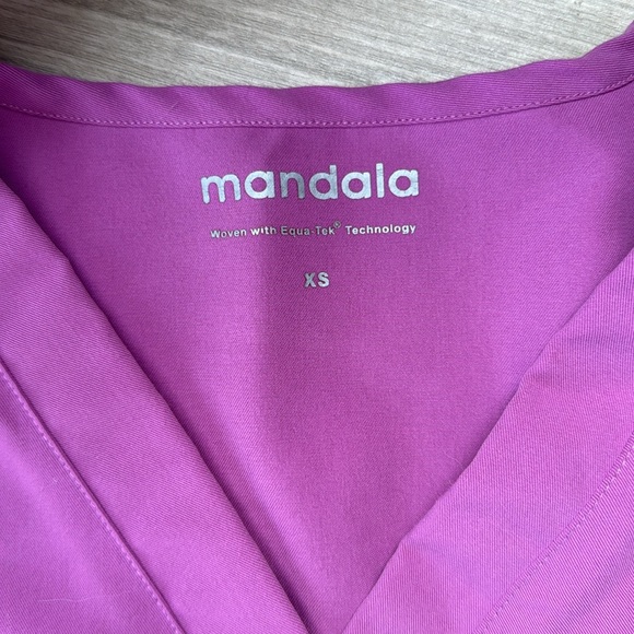 Used Dahlia color Mandala scrub set - Picture 2 of 3